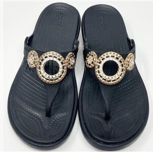 Crocs Sanrah Wedge Sandals Women's Size 9 Black Medallion Beach Thong Summer